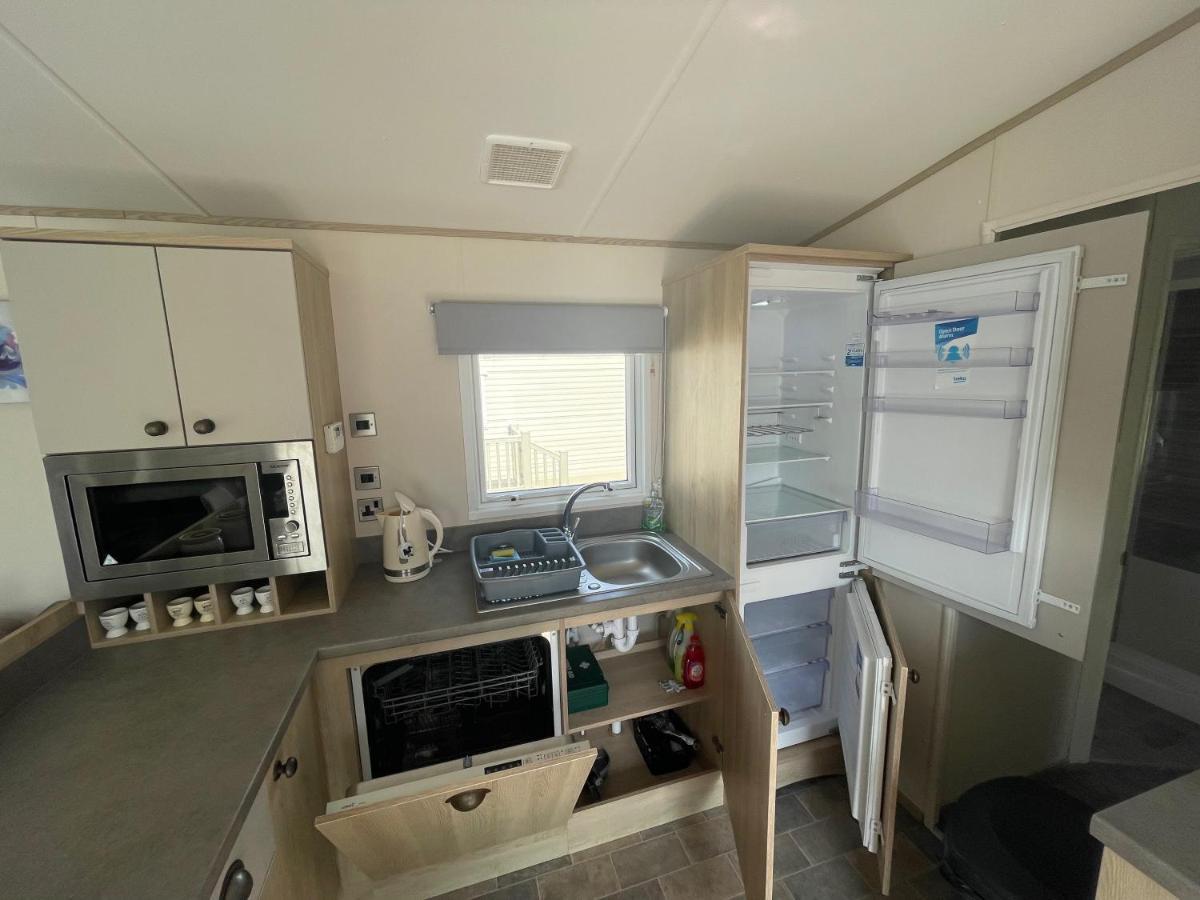 Lakeside Retreat 4 With Hot Tub, Private Fishing Peg Situated At Tattershall Lakes Country Park Extérieur photo