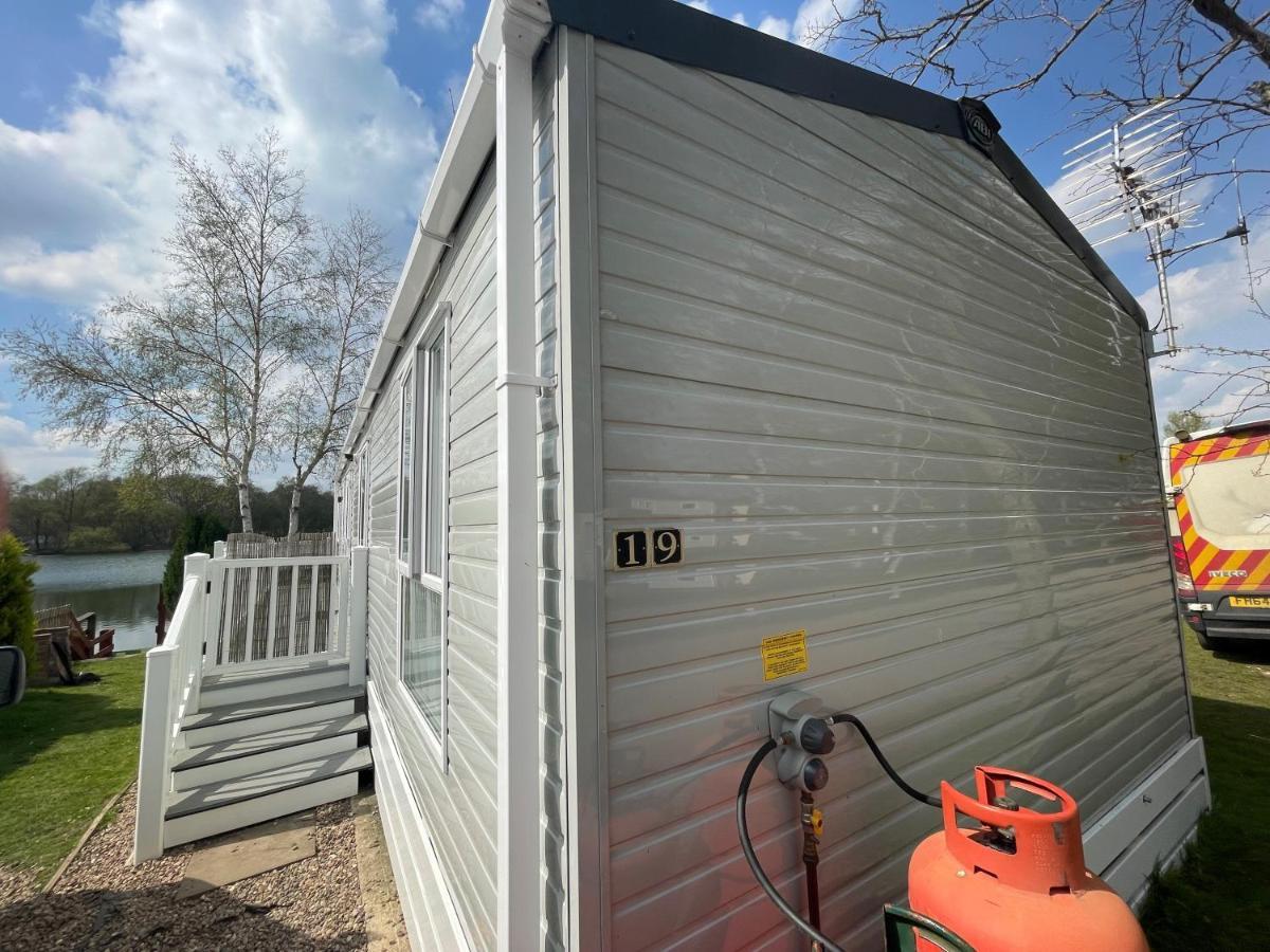 Lakeside Retreat 4 With Hot Tub, Private Fishing Peg Situated At Tattershall Lakes Country Park Extérieur photo